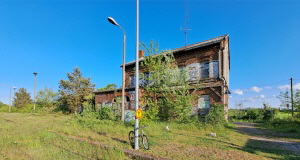 Bahnhof Hmerten nahe Stendal: Verfallendes Bahnhofsgebude