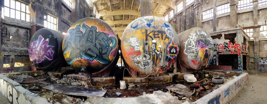 Tanks mit Graffiti