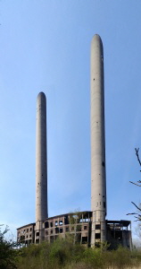Industrieruine einer Fabrik in Eisenhüttenstadt an der polnischen Grenze