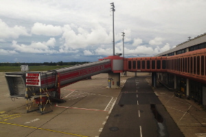 Stillgelegter Flughafen Tegel: Gates und Rollbahnen gänzlich ohne Flugzeuge