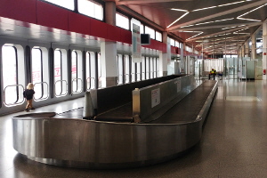 Stillgelegter Flughafen Tegel: Gepäckbänder ohne Gepäck