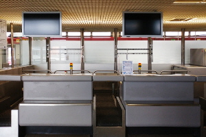 Flughafen Tegel: Schalter ohne Personal