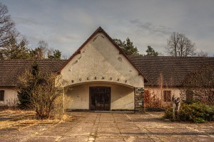 Eingangsportal der Villa Bogensee, die einst Goebbels gehörte
