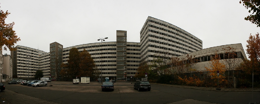 Hochhauskomplex Haus der Statistik in Ost-Berlin