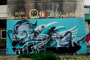 Graffiti mit Hashtags: #idn, #address, _typed_ALT+1