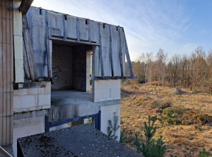 Blick aus dem 1. Stock auf Holzteile der Dachkonstruktion