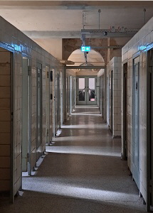 Verbindungsgang der Sanit�rzellen im Lichtenberger Stadtbad