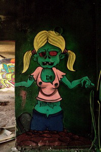 Graffitis an den Wänden des Lost Places VEB Kühlautomat