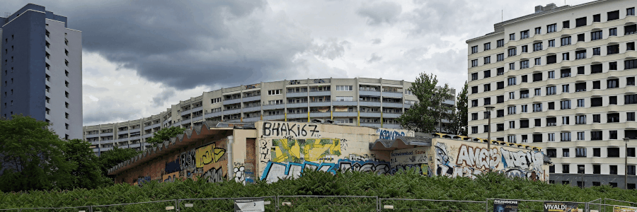 Ruine der Schwimmhalle Holzmarktstr. in Friedrichshain