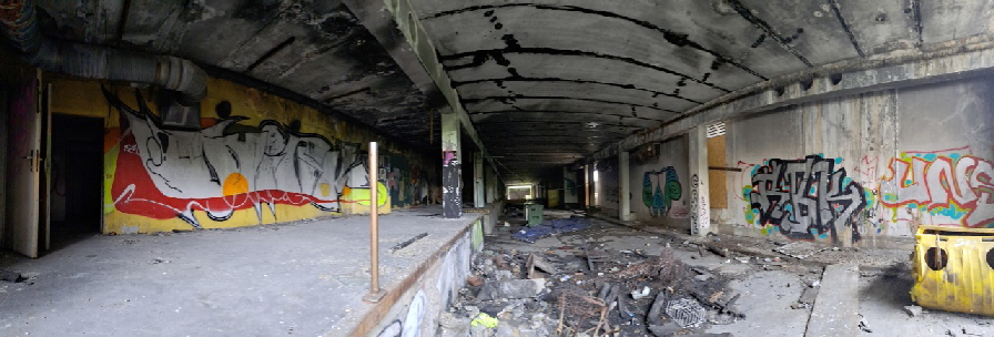 Unterirdische Zufahrt f�r Anlieferungen an die Gesch�fte der Cecilienpassage