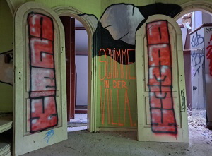 Grafitti-Schrift: Schimmel in der Villa