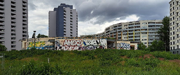 Berlin-Friedrichshain: Schwimmhalle Holzmarktstr. mit Graffiti