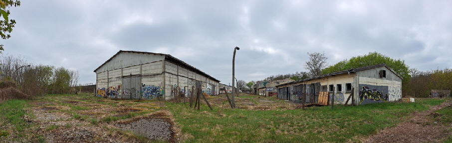 Baracken eines landwirtschaftlichen Viehzuchtbetriebes in Diedersdorf