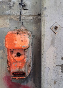 orange �berspr�hte Elektroinstallation